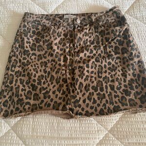 Kensie Jeans Leopard Print Mini Denim Skirt w/ frayed Hem Black/Tan Size: 10/30